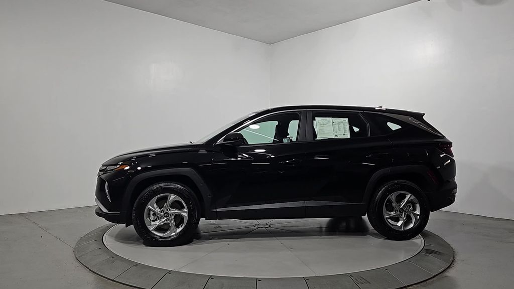 2024 Hyundai Tucson SE photo 2