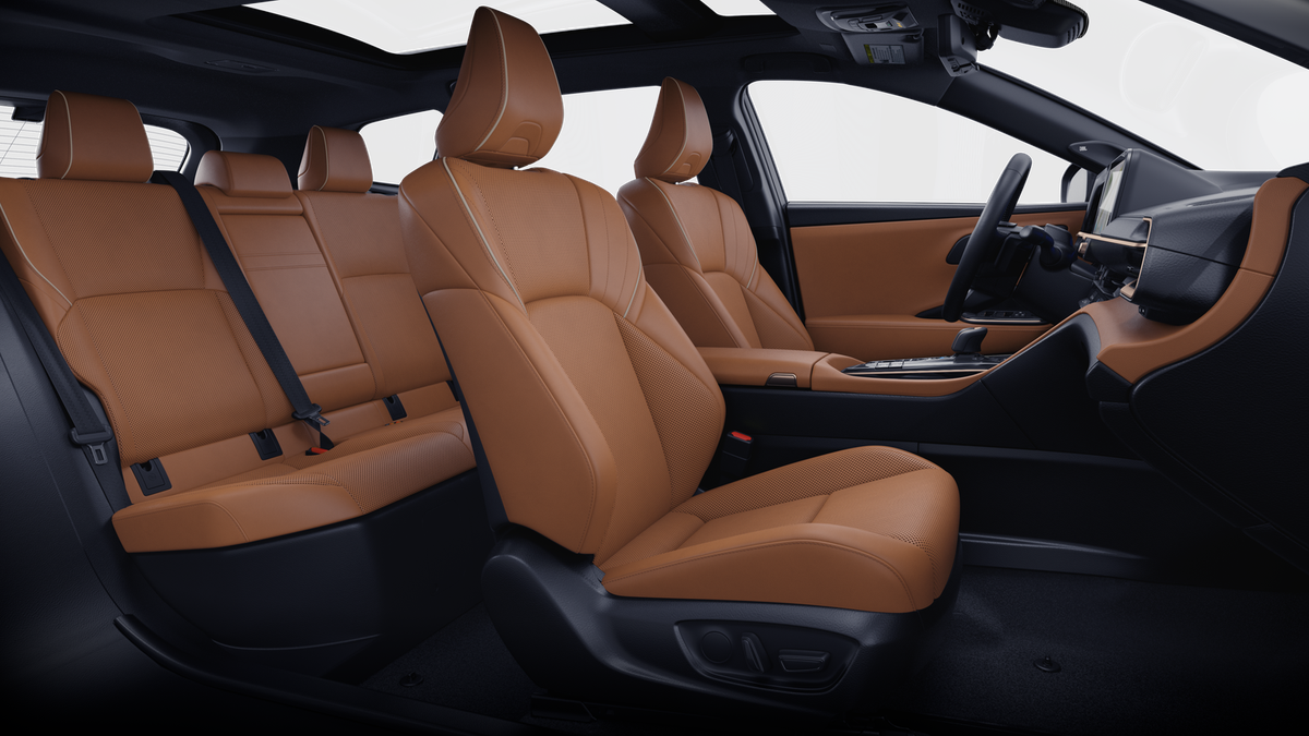 2025 Toyota Crown Signia Limited photo 2