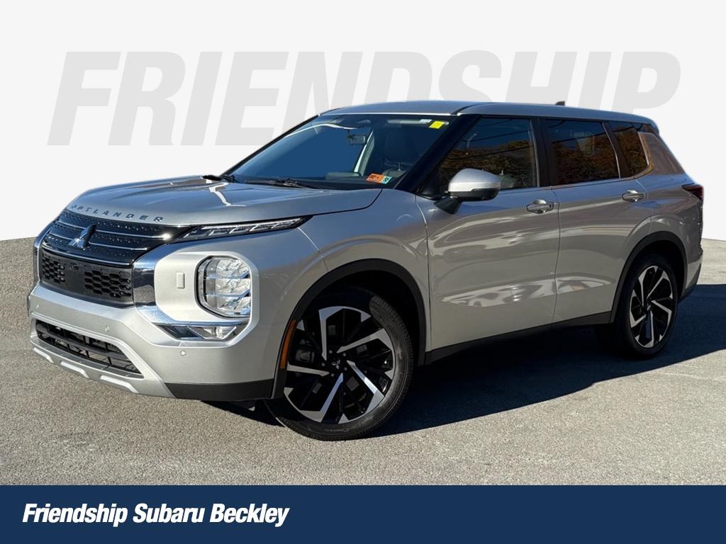 2024 Mitsubishi Outlander SE's photo