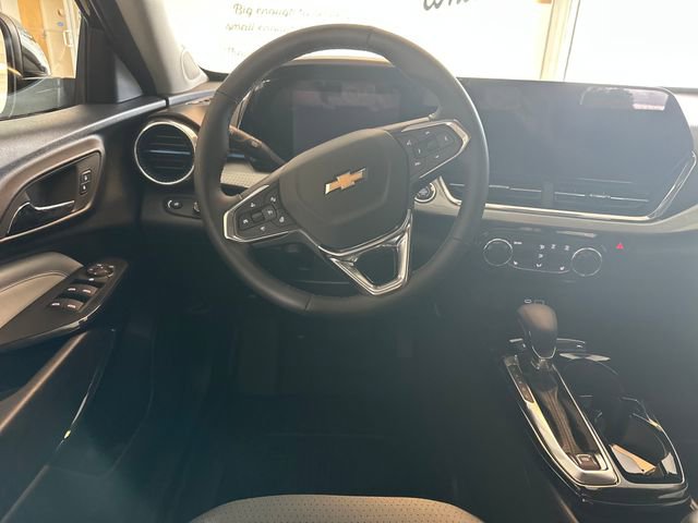 2025 Chevrolet Trax LT photo 11