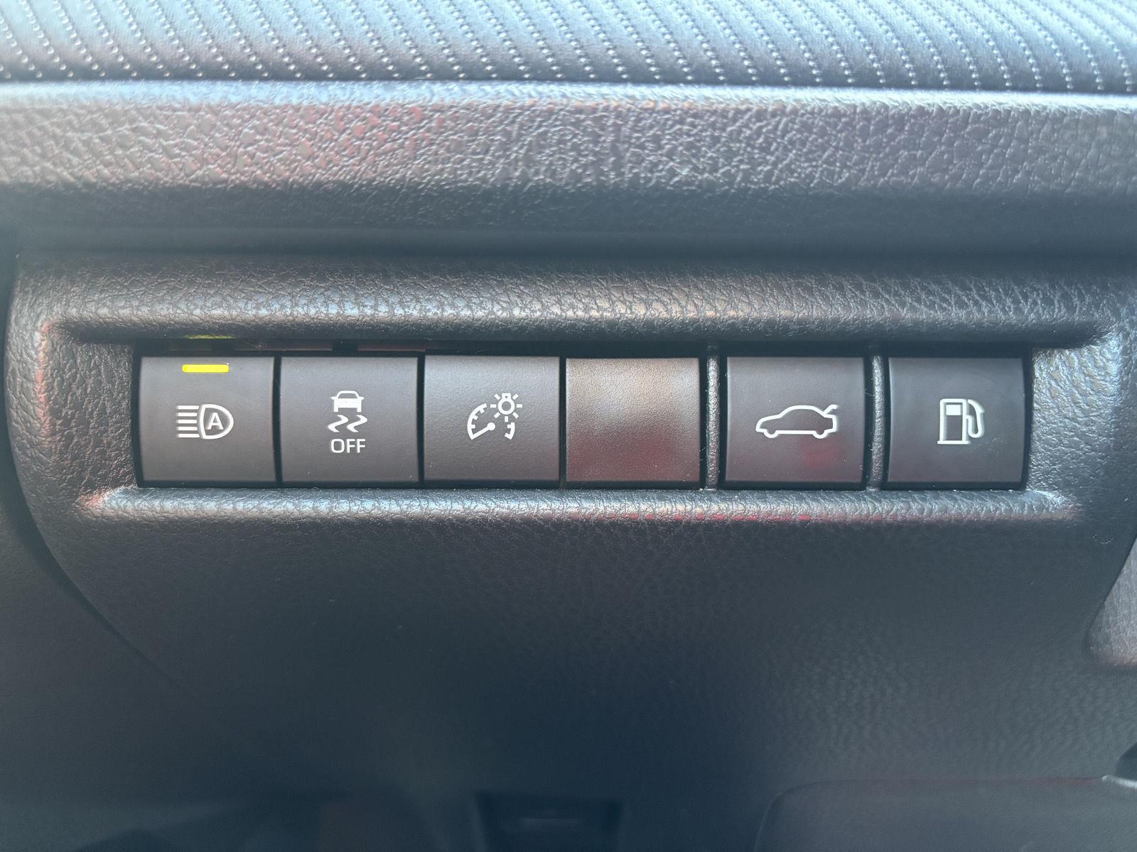 2025 Toyota Camry SE photo 21