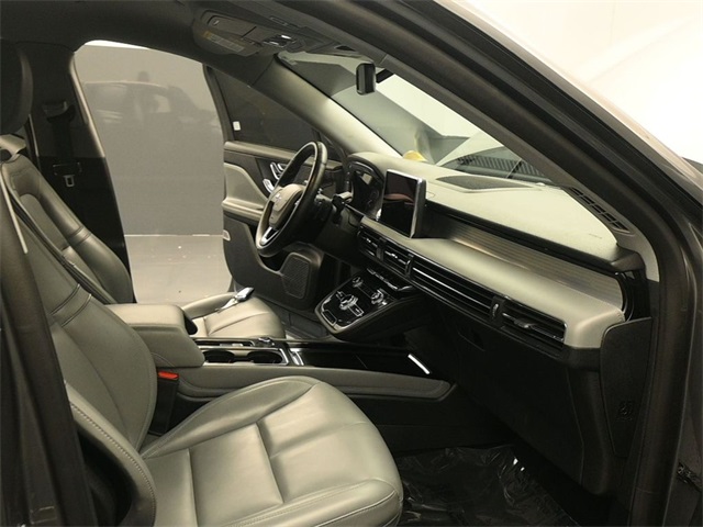 2021 Lincoln Corsair Standard photo 16