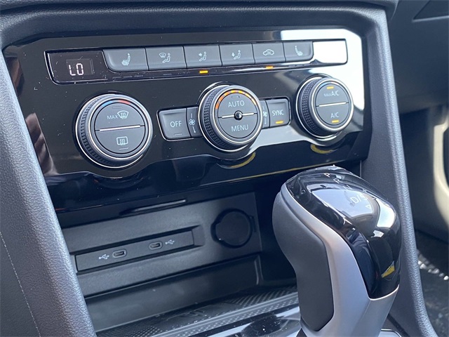 2024 Volkswagen Taos SE photo 18