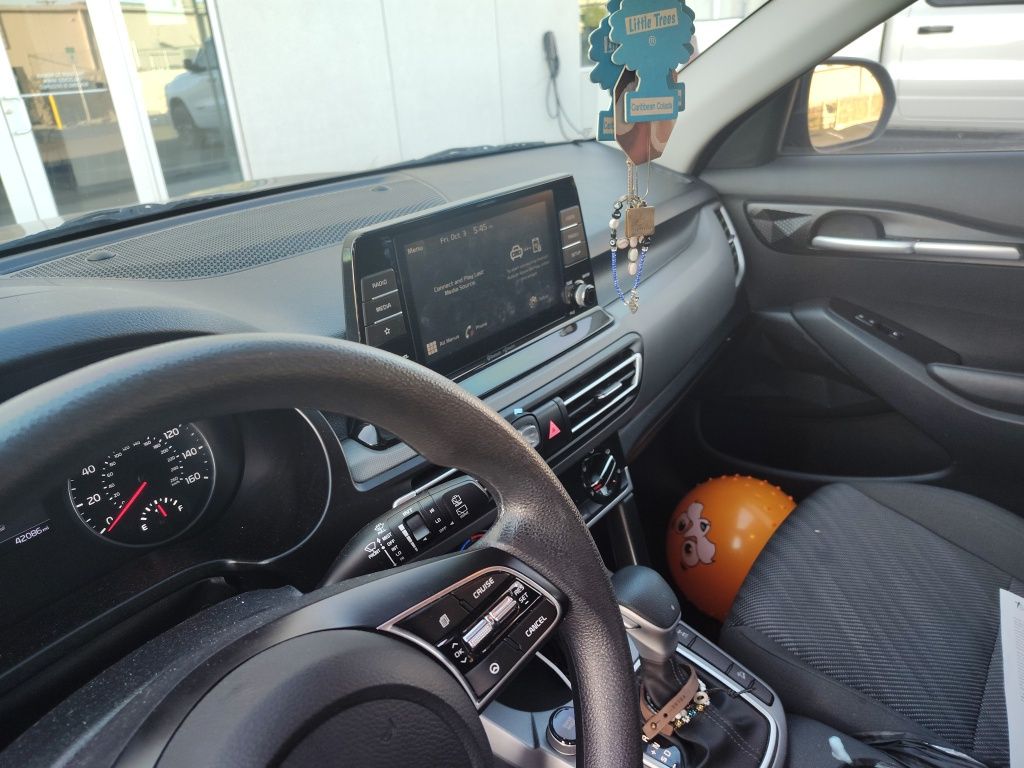 2022 Kia Seltos LX photo 3