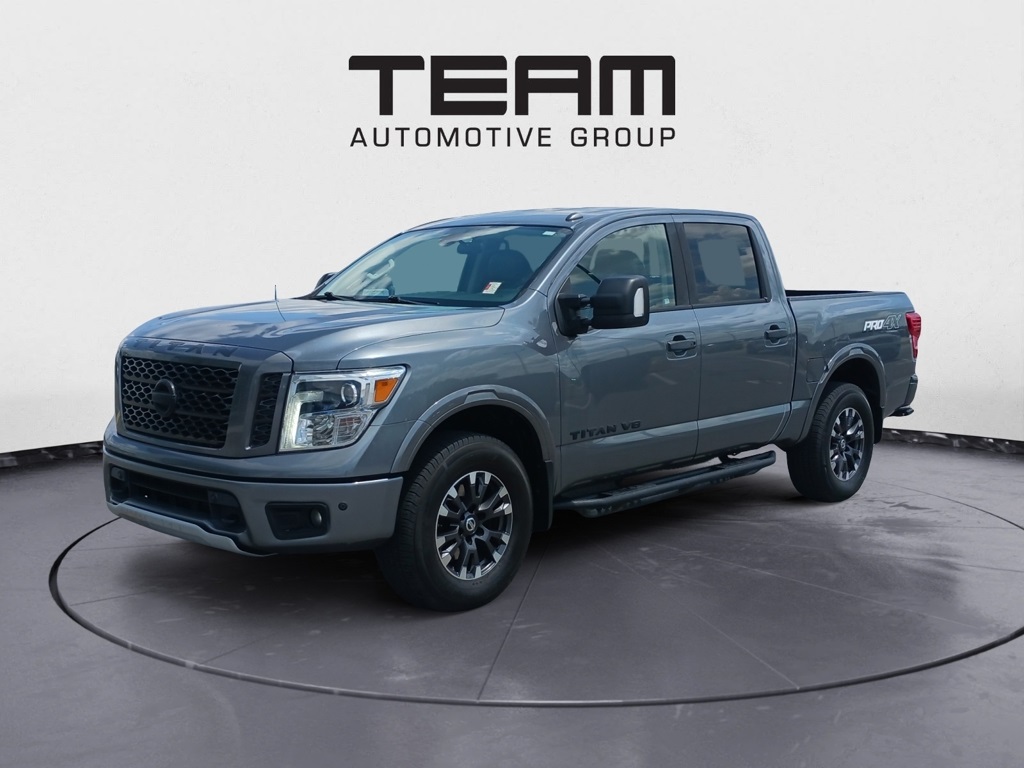 2018 Nissan Titan PRO-4X photo 2