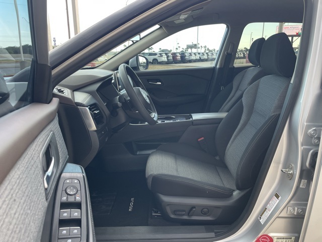 2021 Nissan Rogue SV photo 13