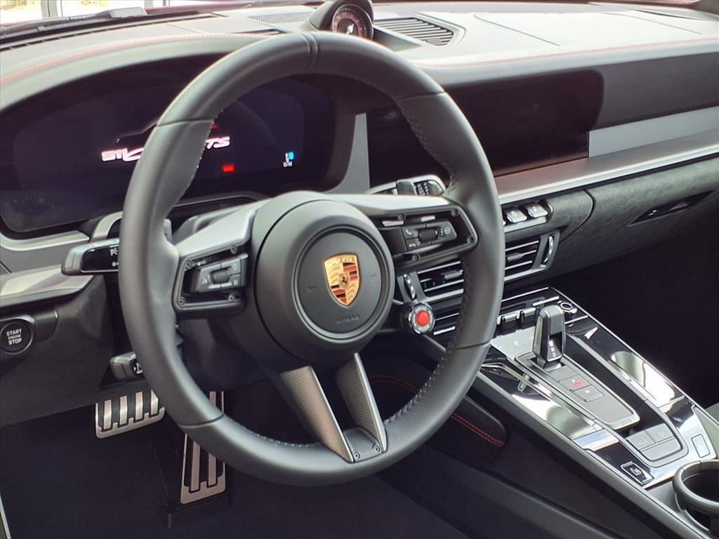 2025 Porsche 911 GTS photo 4