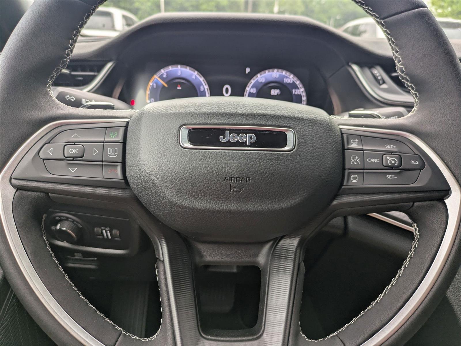 2025 Jeep Grand Cherokee Laredo X photo 12