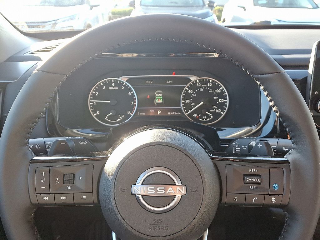 2025 Nissan Pathfinder SL photo 10