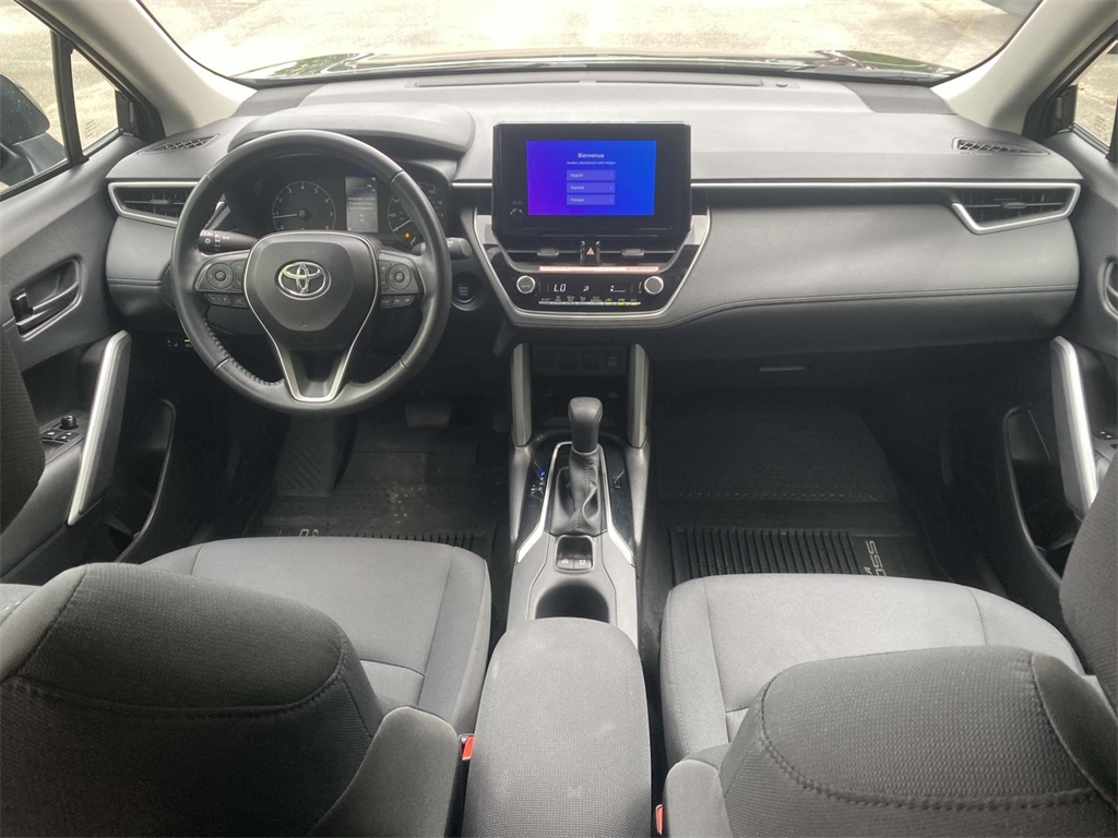2024 Toyota Corolla Cross LE photo 10