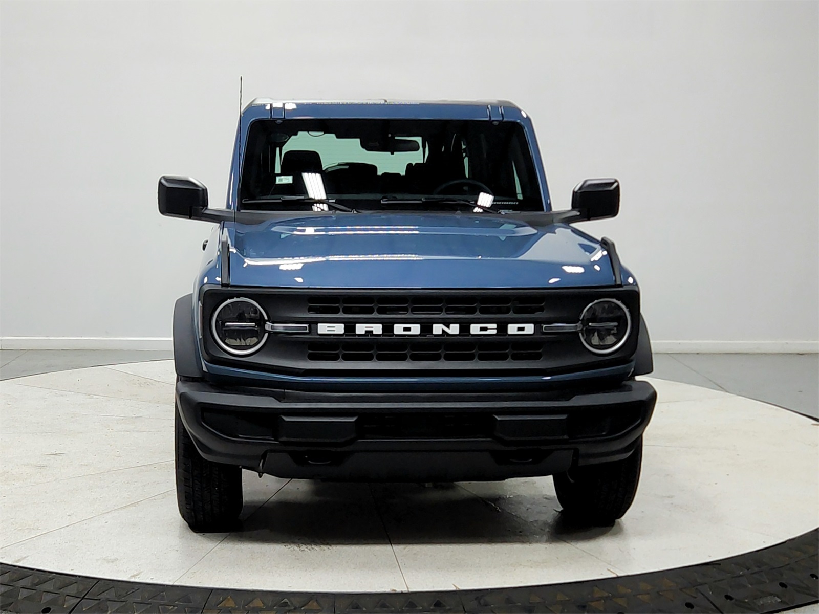 2025 Ford Bronco Base photo 2