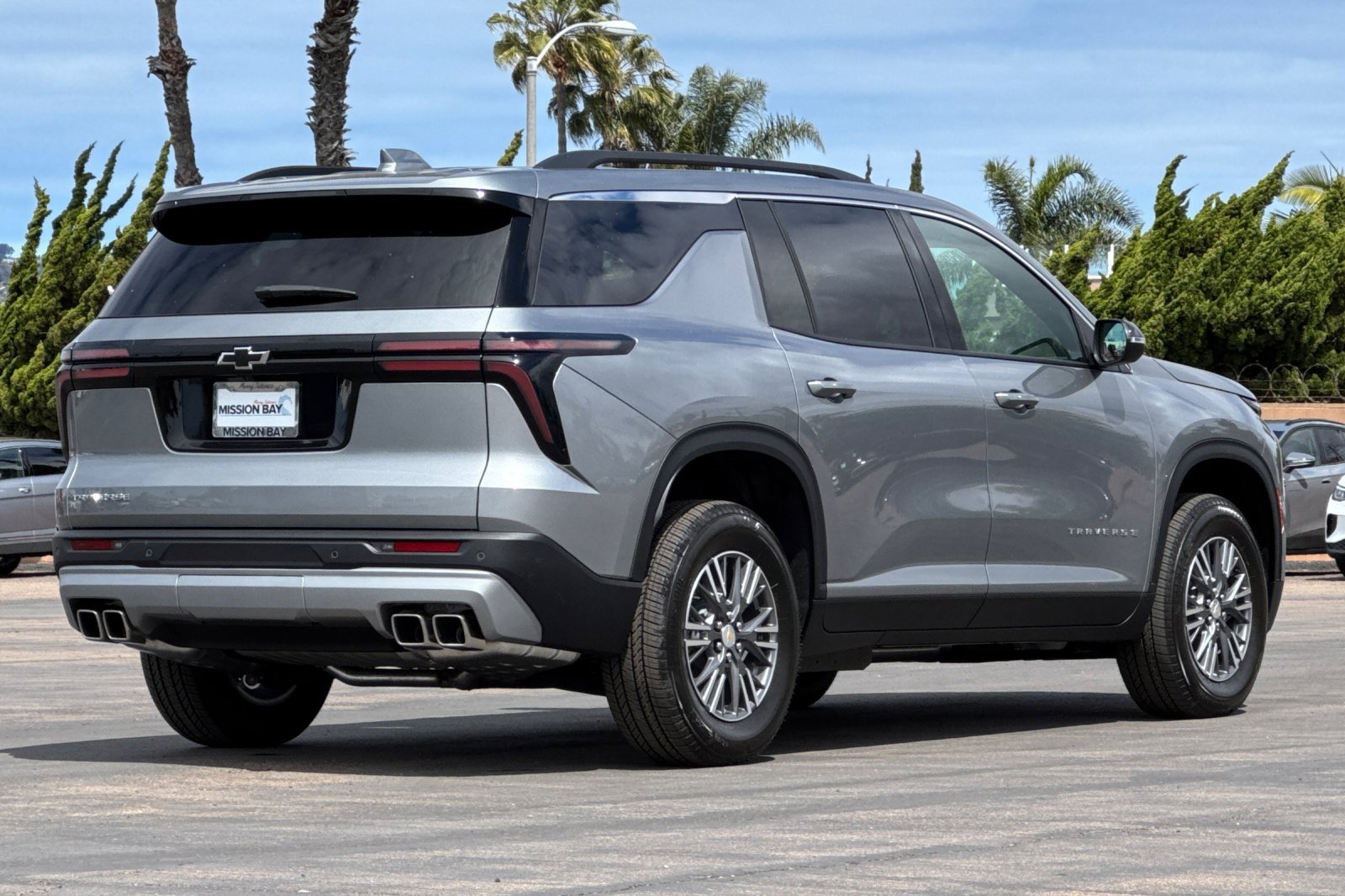 2025 Chevrolet Traverse photo 3