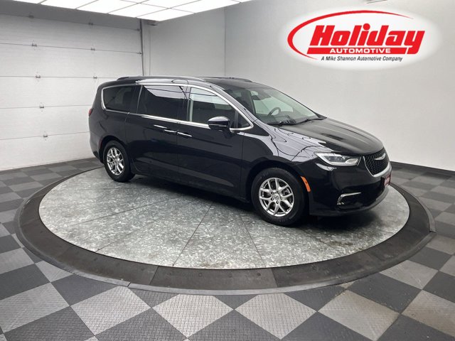 2021 Chrysler Pacifica Touring's photo