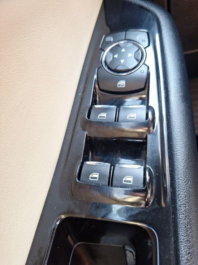 2015 Ford Edge SEL photo 15