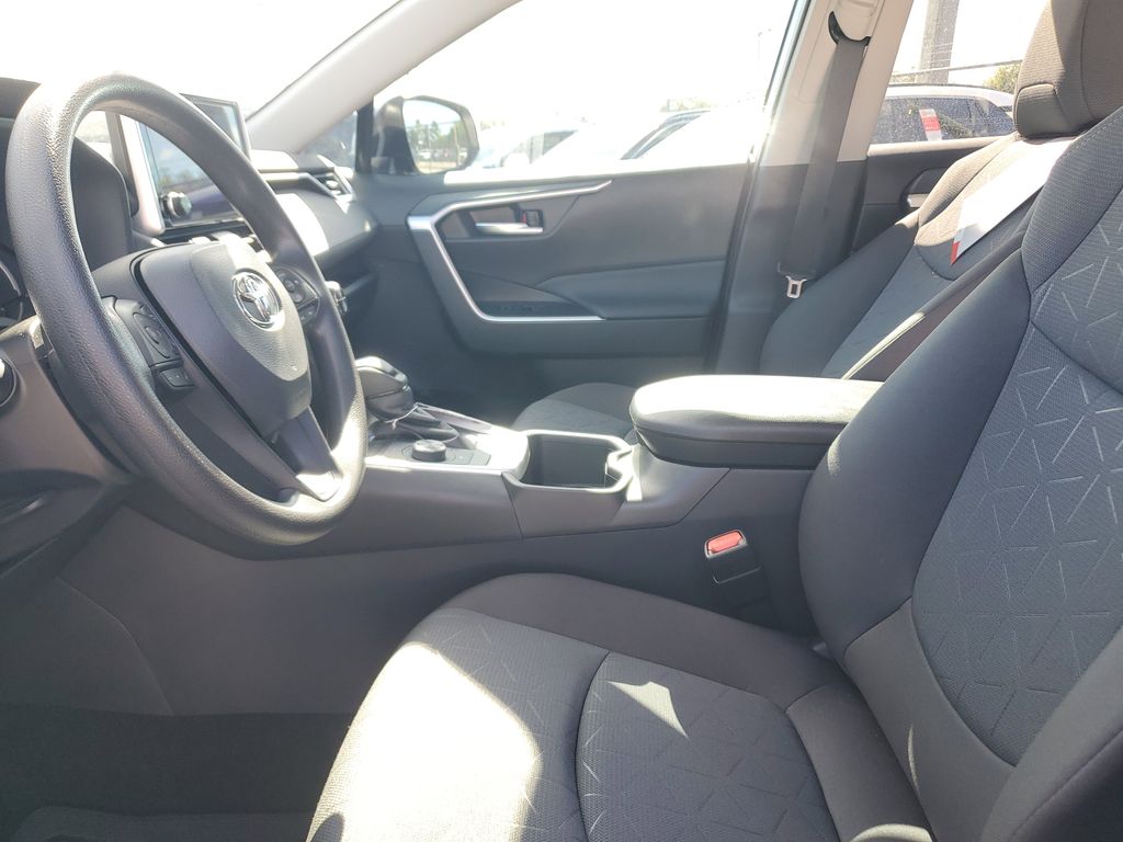 2025 Toyota RAV4 Hybrid XLE photo 14