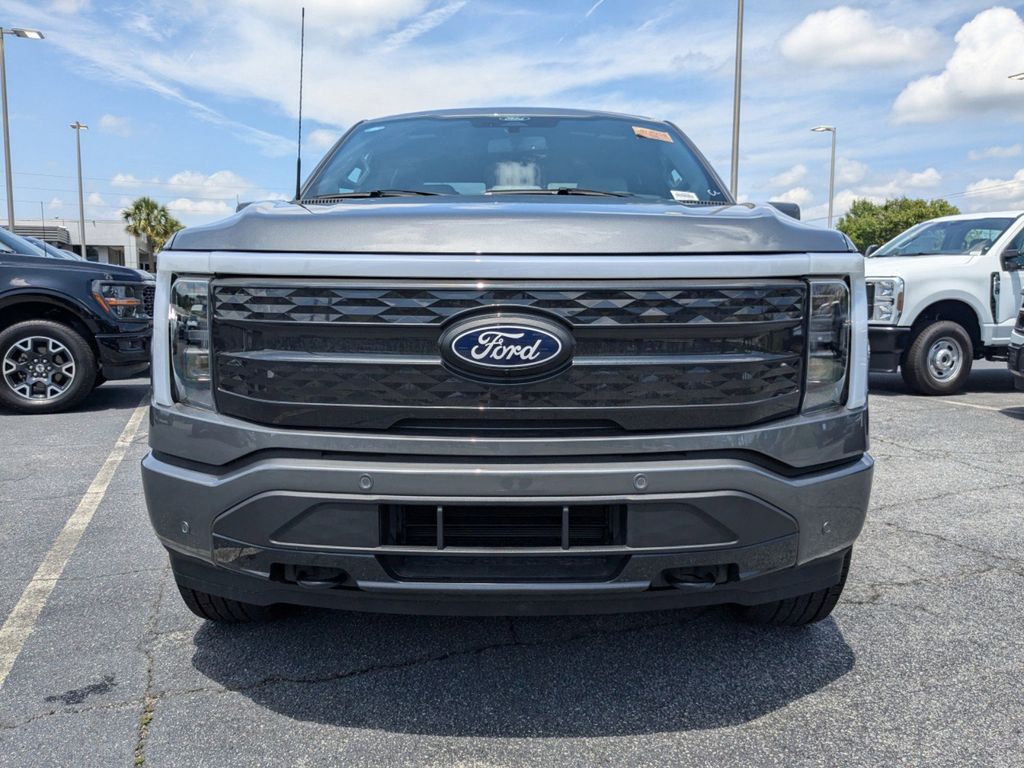 2025 Ford F-150 Lightning Platinum photo 9