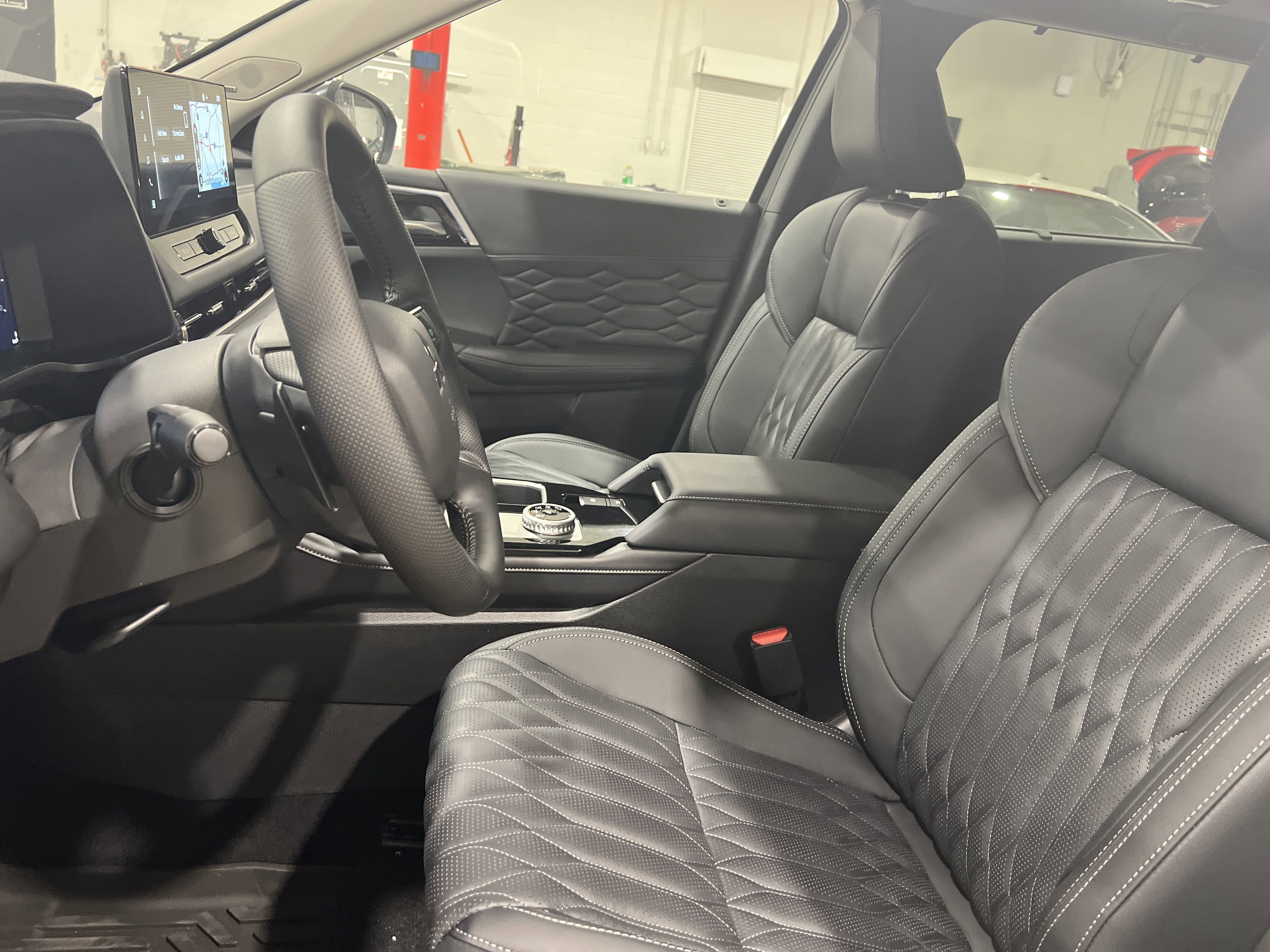 2025 Mitsubishi Outlander SEL photo 11