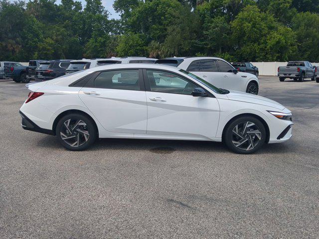 2025 Hyundai Elantra SEL Sport photo 2