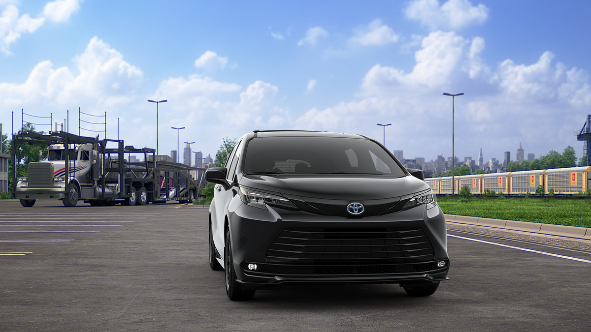 2025 Toyota Sienna Woodland Edition photo 14