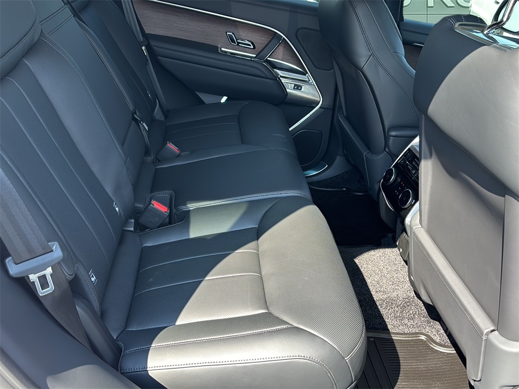 2025 Land Rover Range Rover SE photo 15