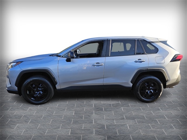 2024 Toyota RAV4 LE photo 3