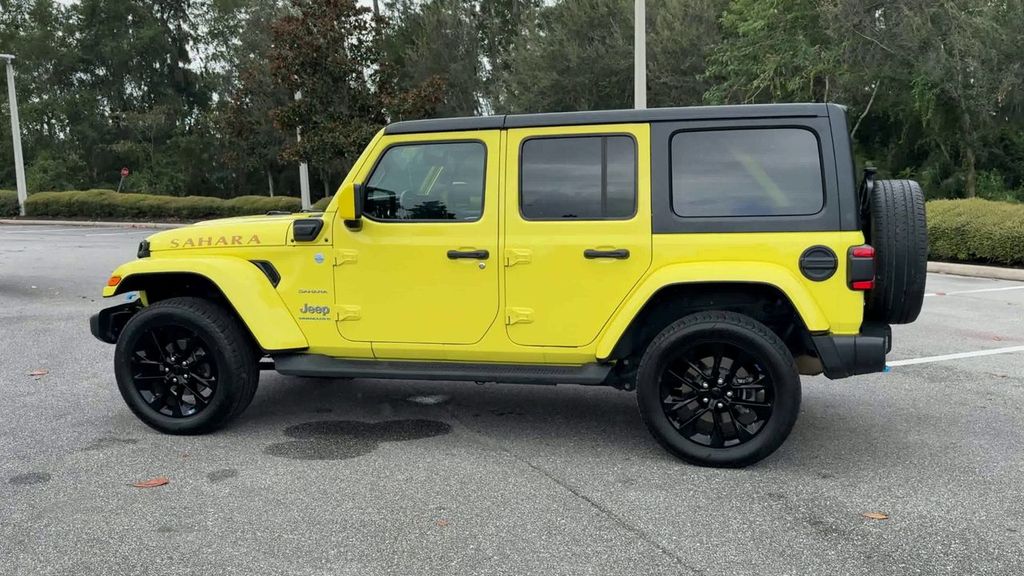 2023 Jeep Wrangler Sahara 4xe photo 4