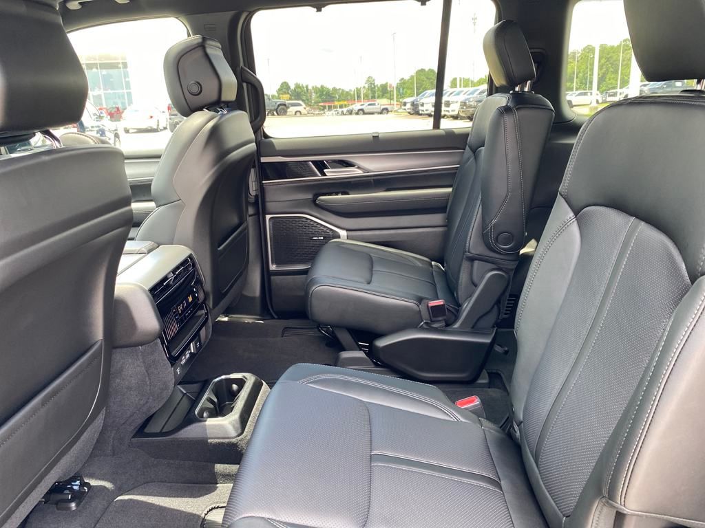 2025 Jeep Wagoneer Series II photo 25