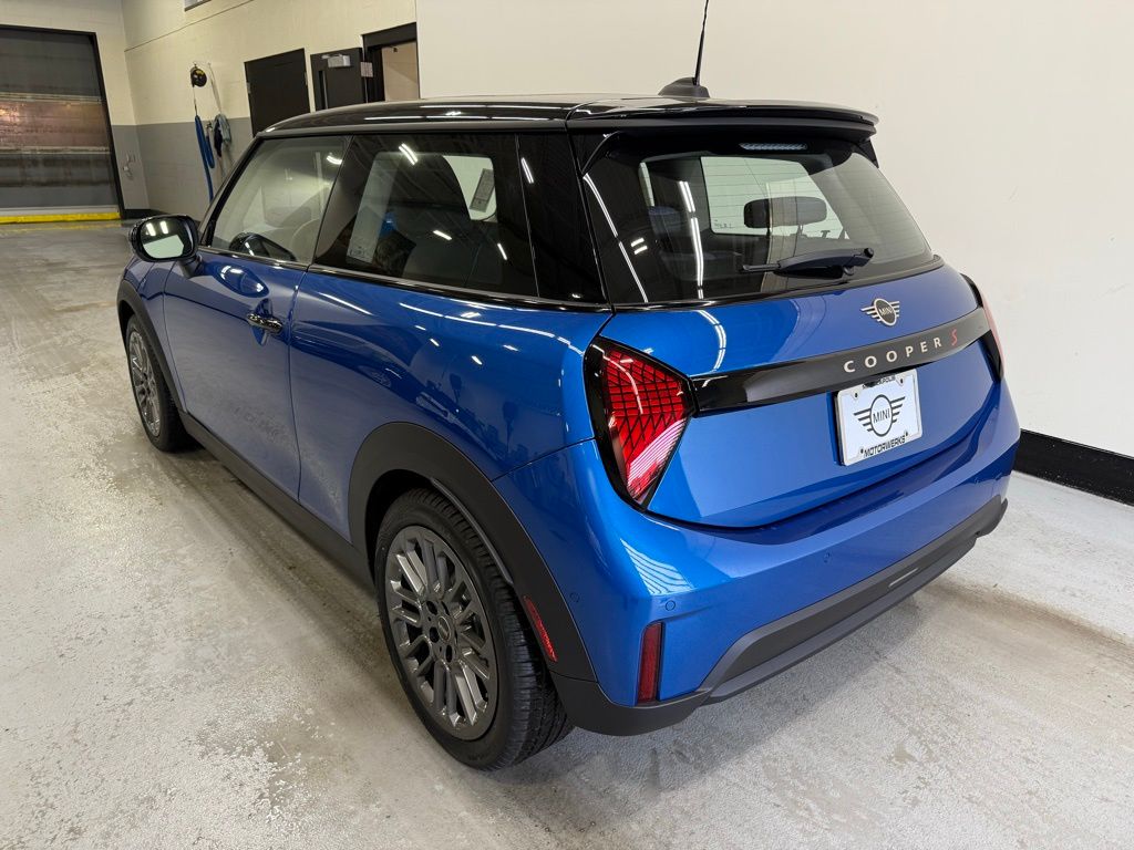 2025 Mini Cooper S Iconic photo 3