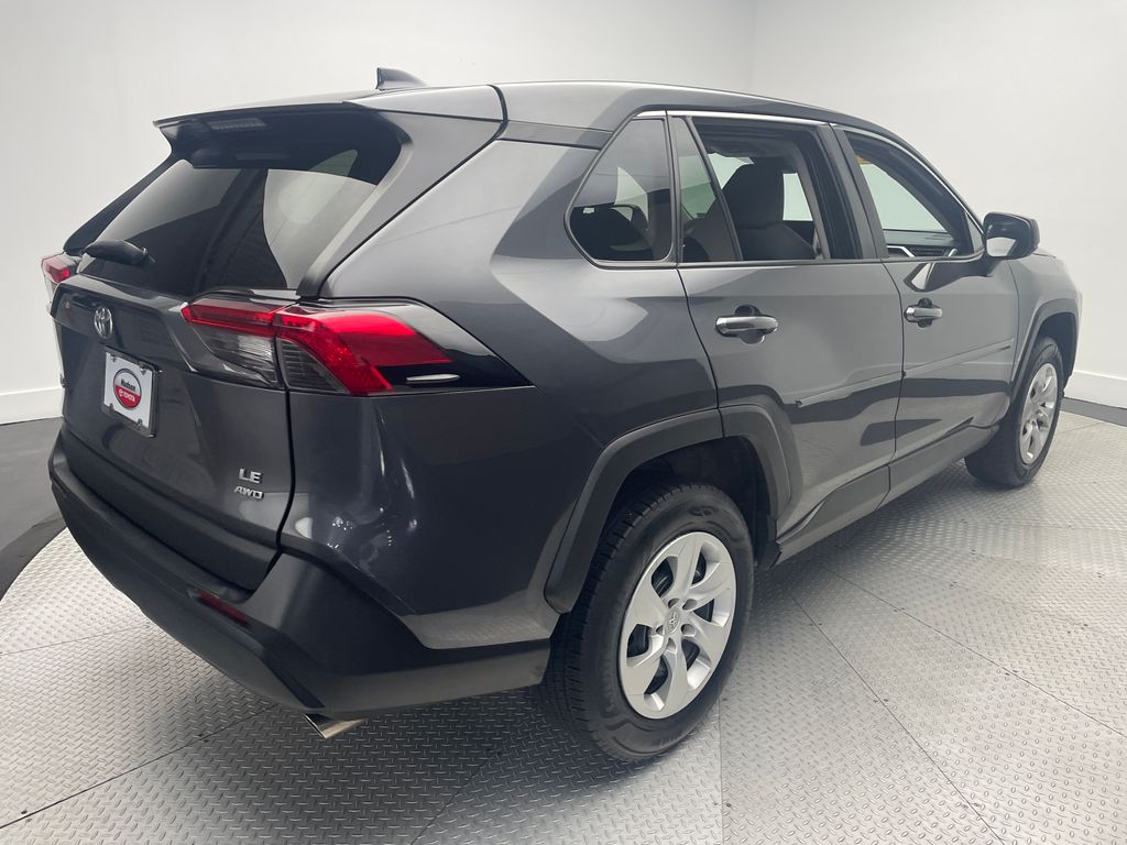 2023 Toyota RAV4 LE photo 3