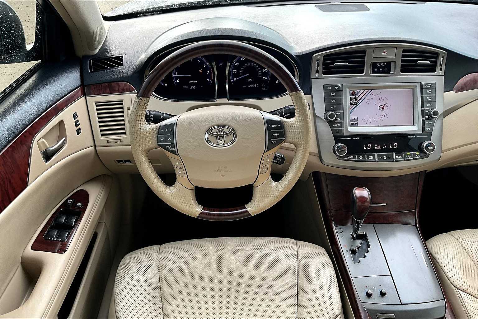 2011 Toyota Avalon Limited photo 5