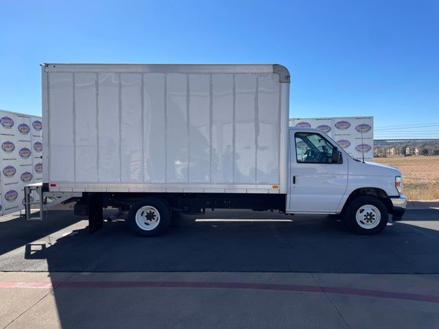 2025 Ford E-Series Chassis E-350 SD Cutaway SB DRW RWD