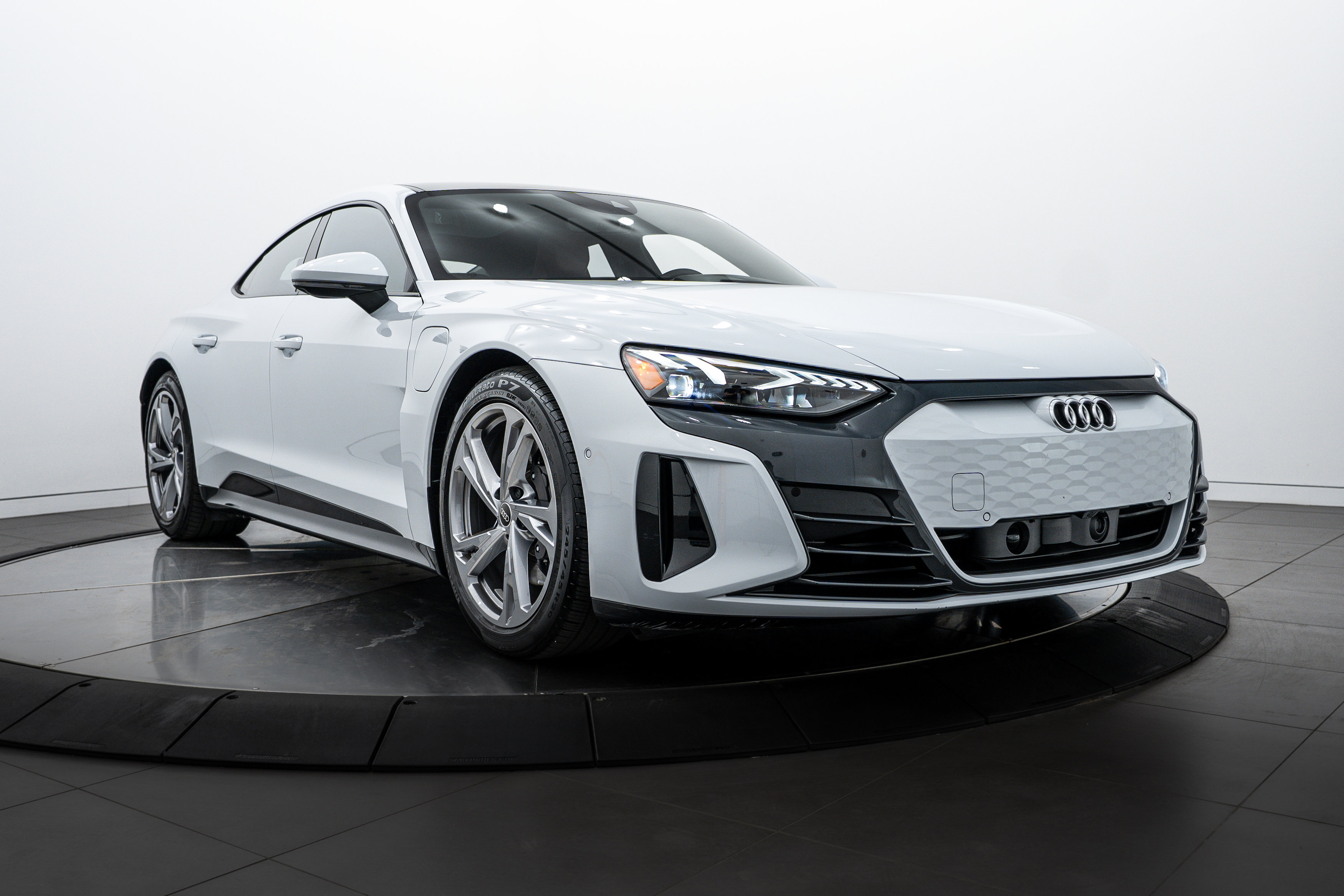 2023 Audi e-tron GT Prestige photo 2