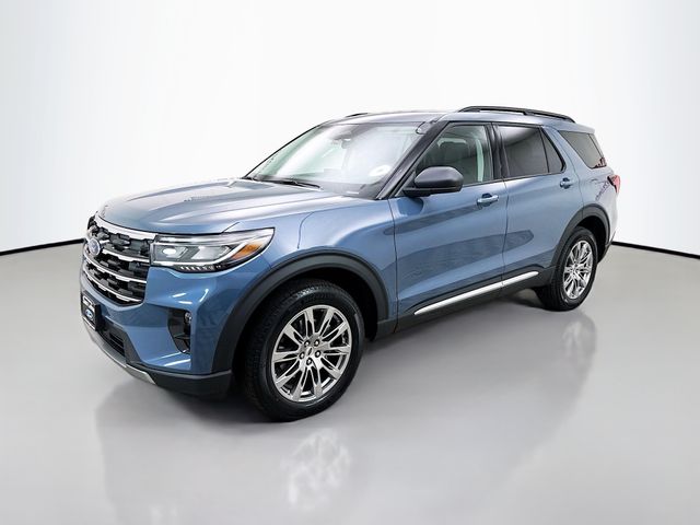 2025 Ford Explorer photo 2