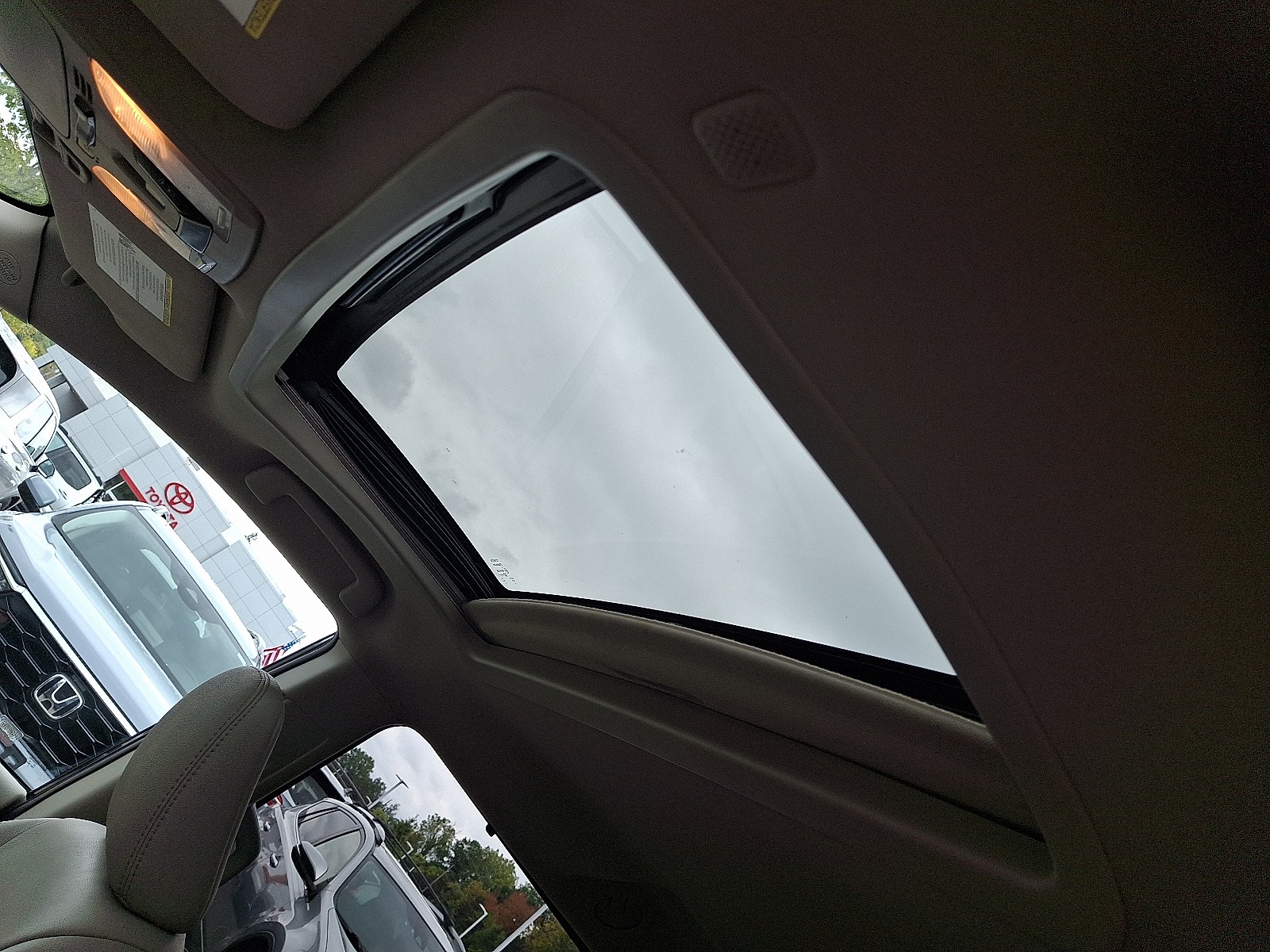 2020 Toyota Sienna XLE photo 17