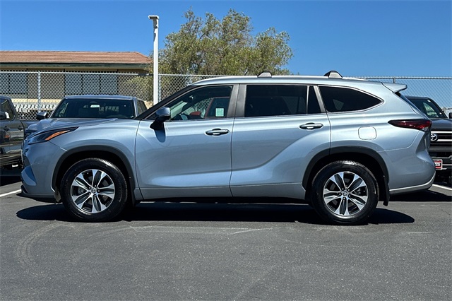 2024 Toyota Highlander XLE photo 5