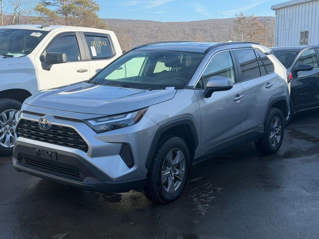 2023 Toyota RAV4 LE's photo