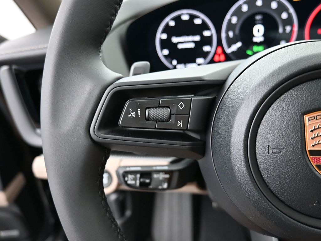 2026 Porsche Panamera E-Hybrid 4 photo 11