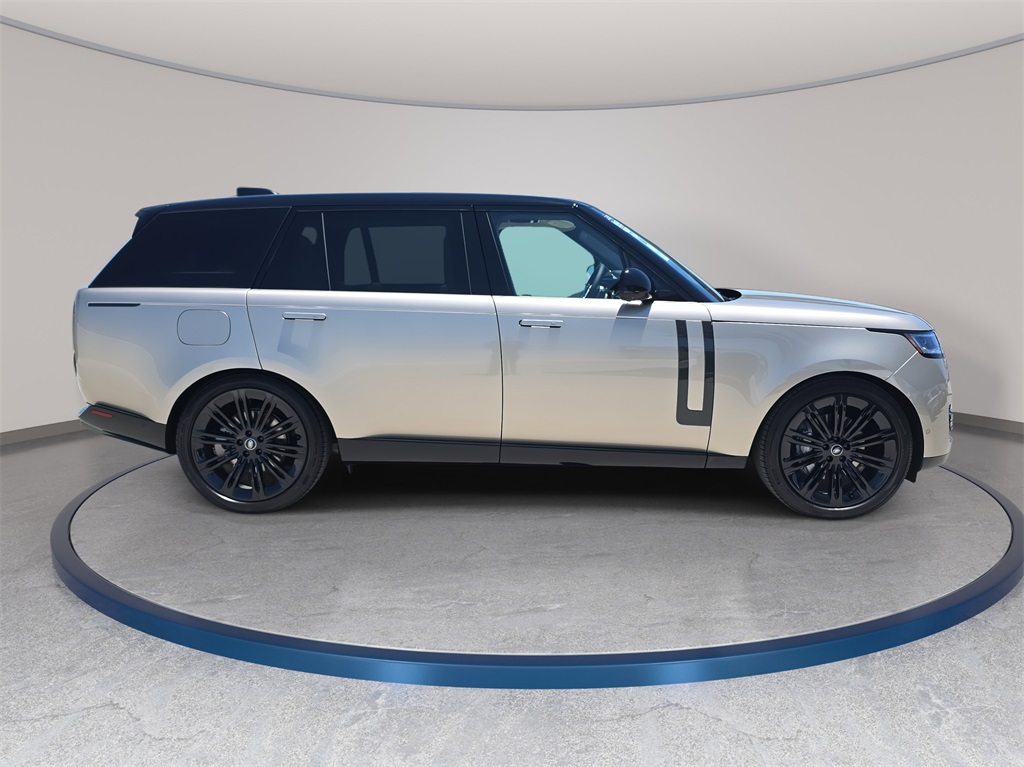 2025 Land Rover Range Rover SE photo 4