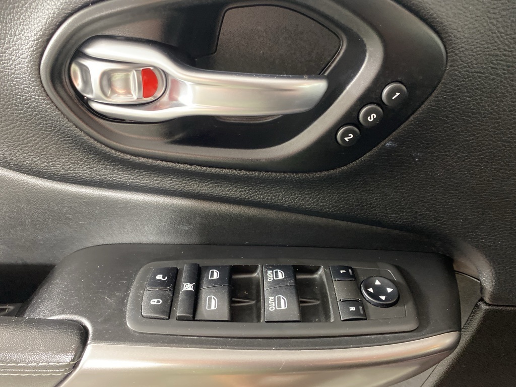 2021 Jeep Cherokee Limited photo 15