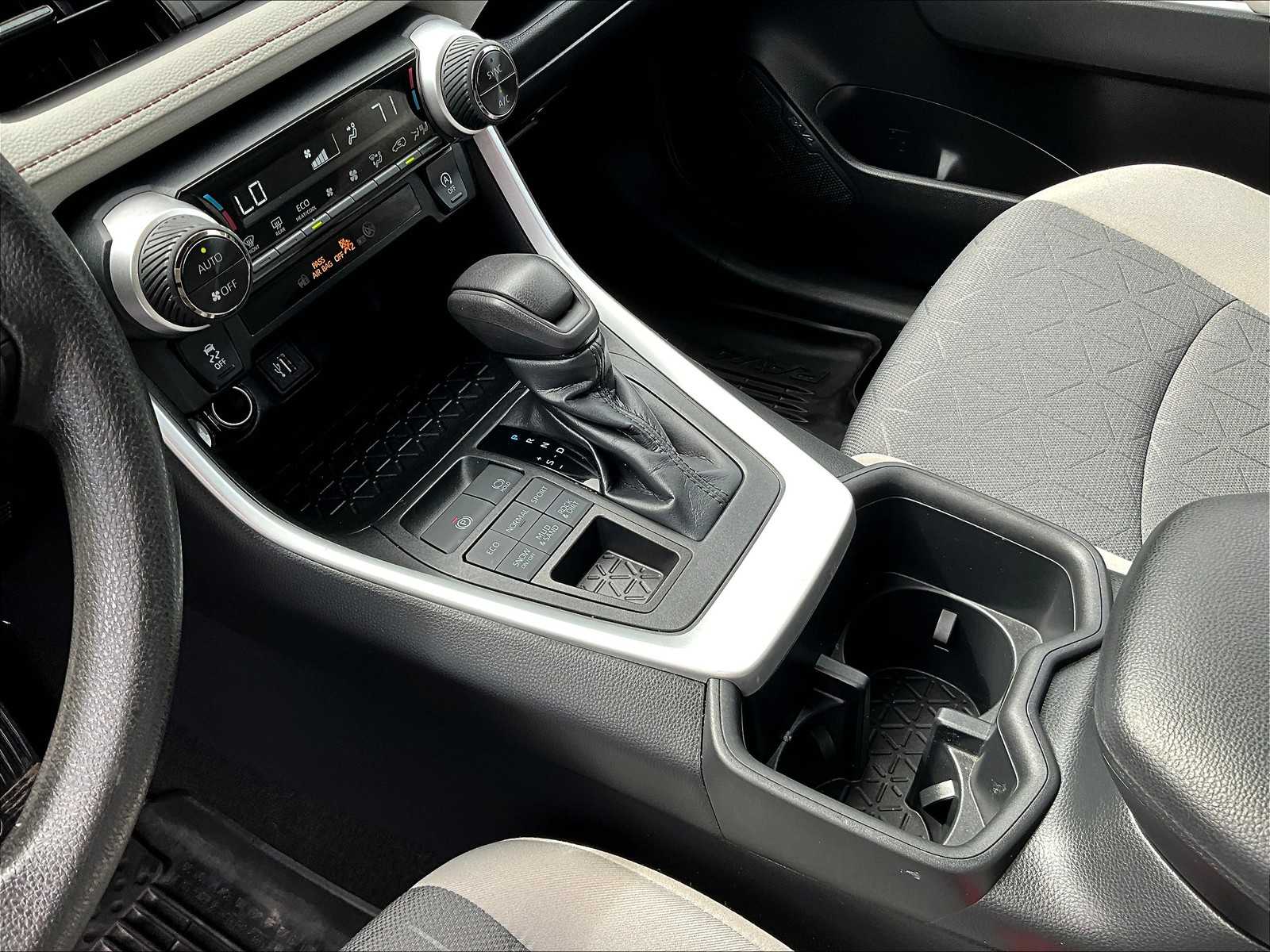 2023 Toyota RAV4 XLE photo 19