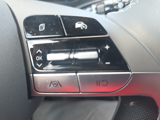 2025 Hyundai Elantra SEL Sport photo 14