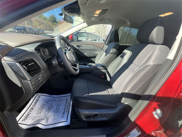 2021 Nissan Rogue SV photo 3