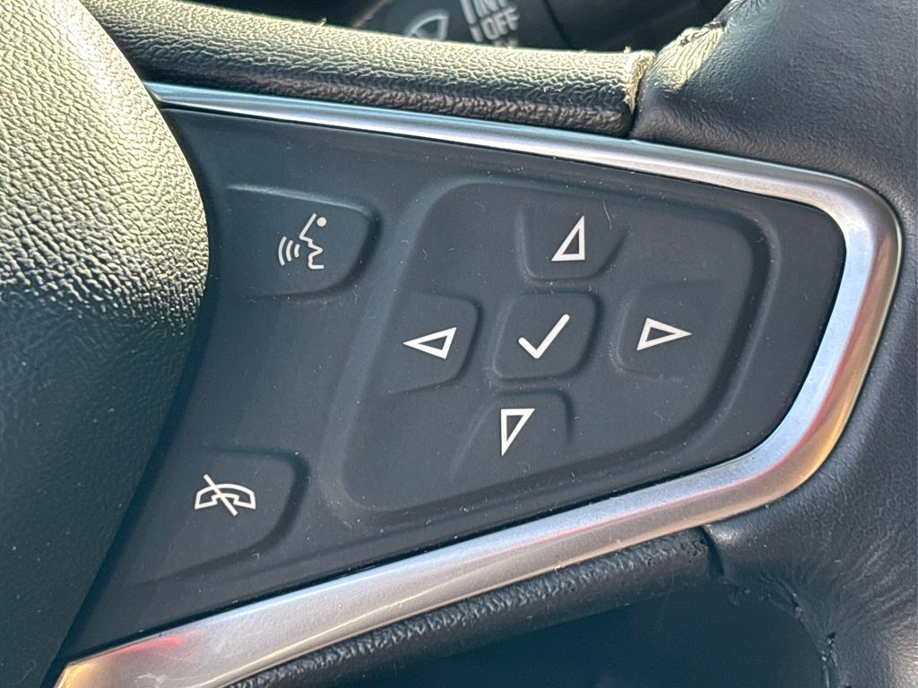 2020 Chevrolet Equinox LT photo 24