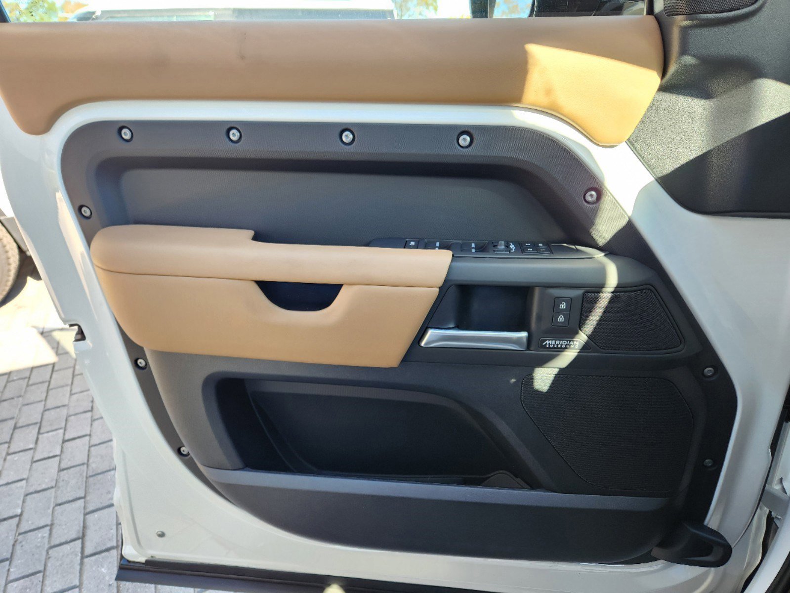 2025 Land Rover Defender 110 X-Dynamic SE photo 11