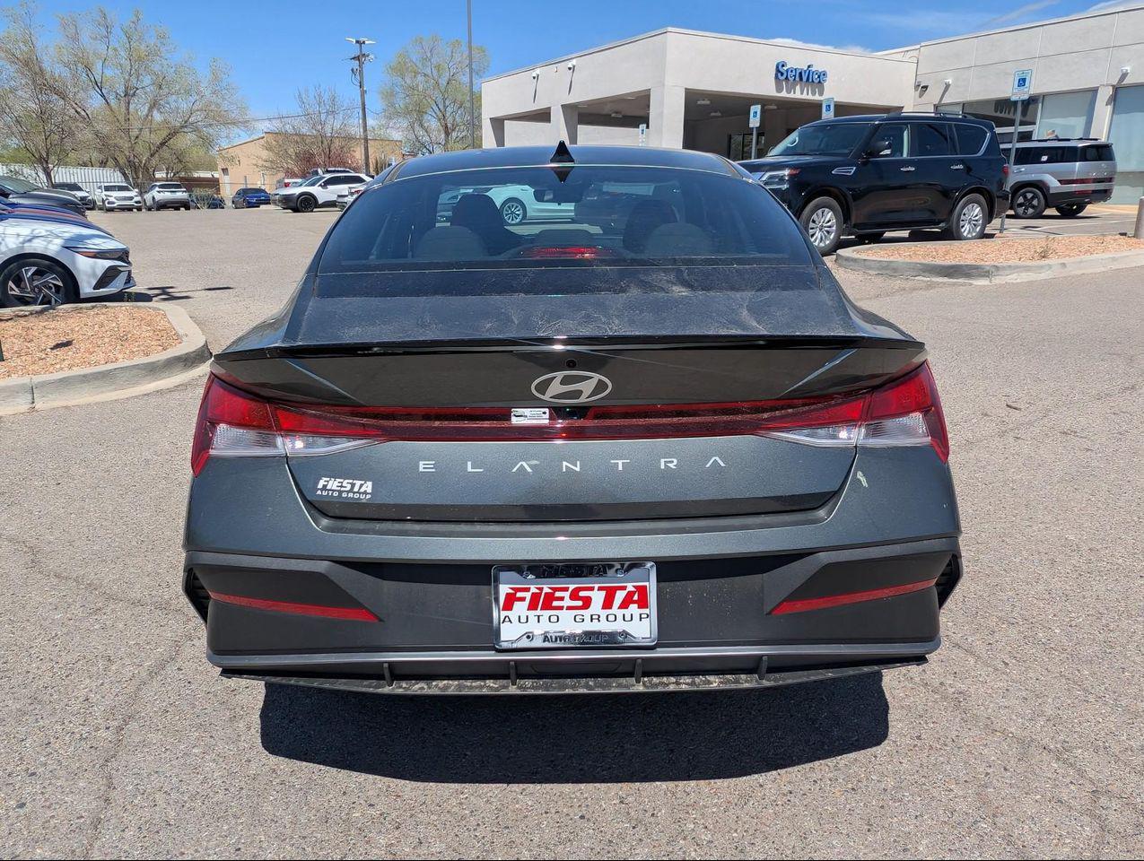 2025 Hyundai Elantra SEL Sport photo 3