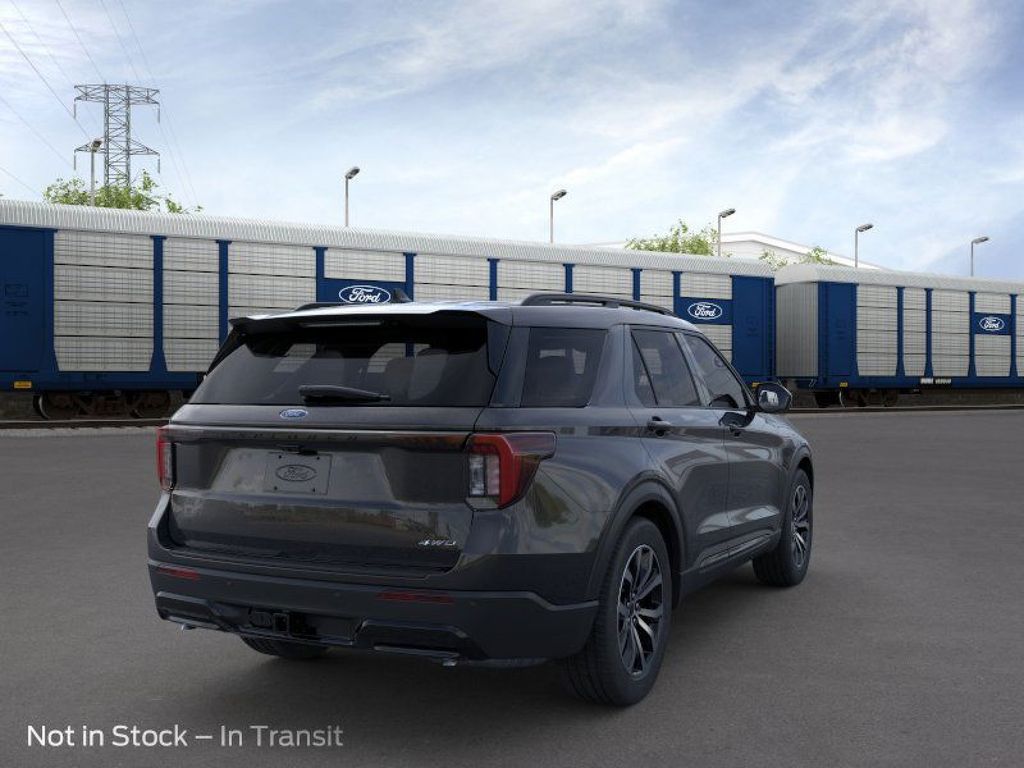 2025 Ford Explorer ST-Line photo 4