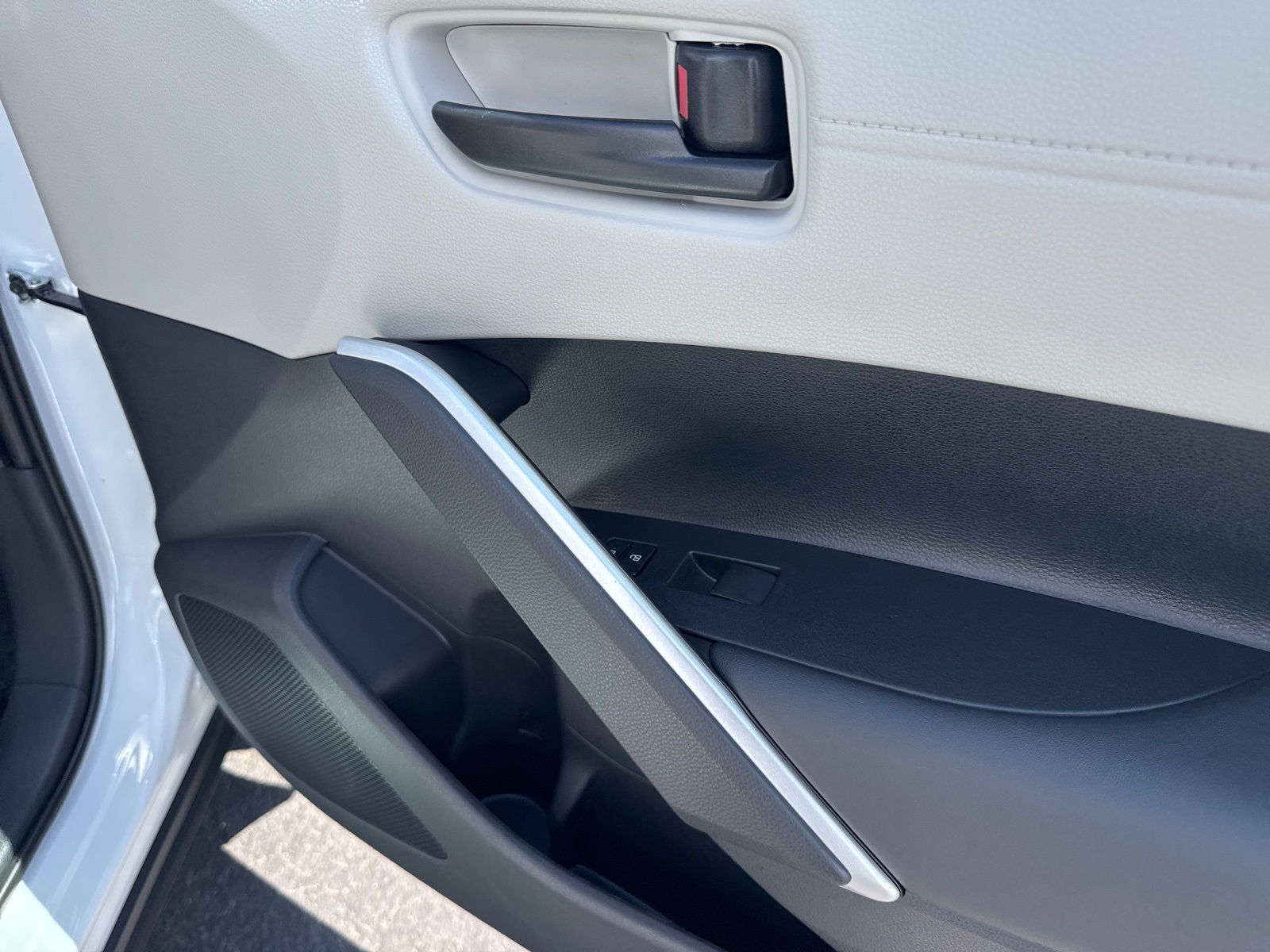 2025 Toyota Corolla Cross LE photo 35