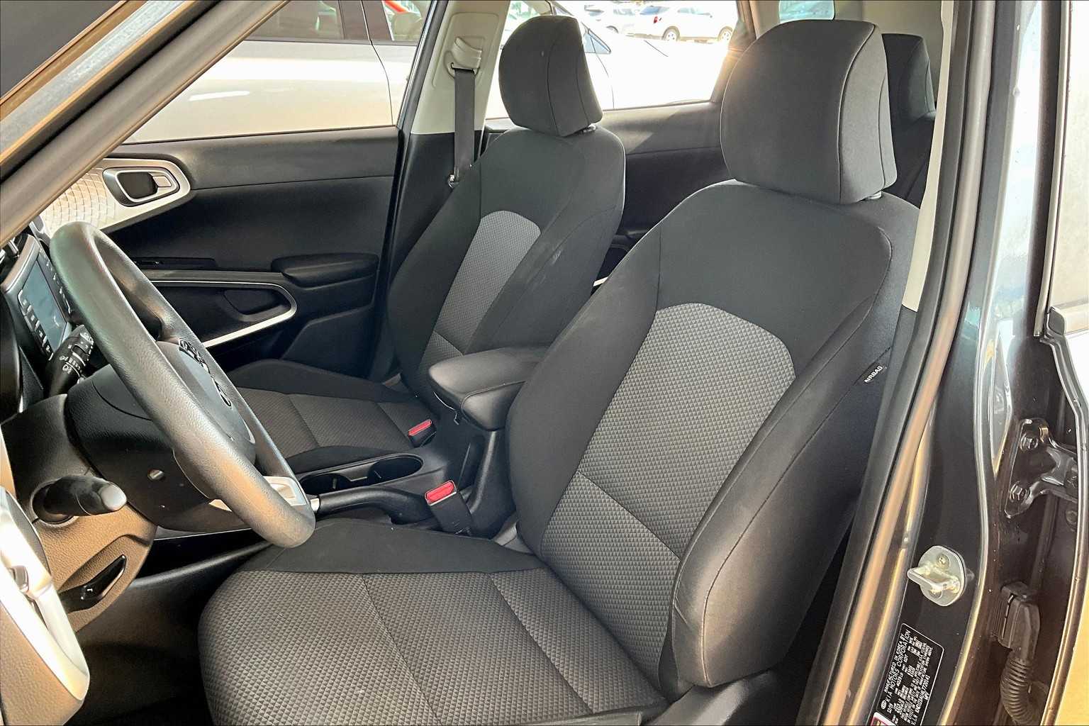 2020 Kia Soul LX photo 4