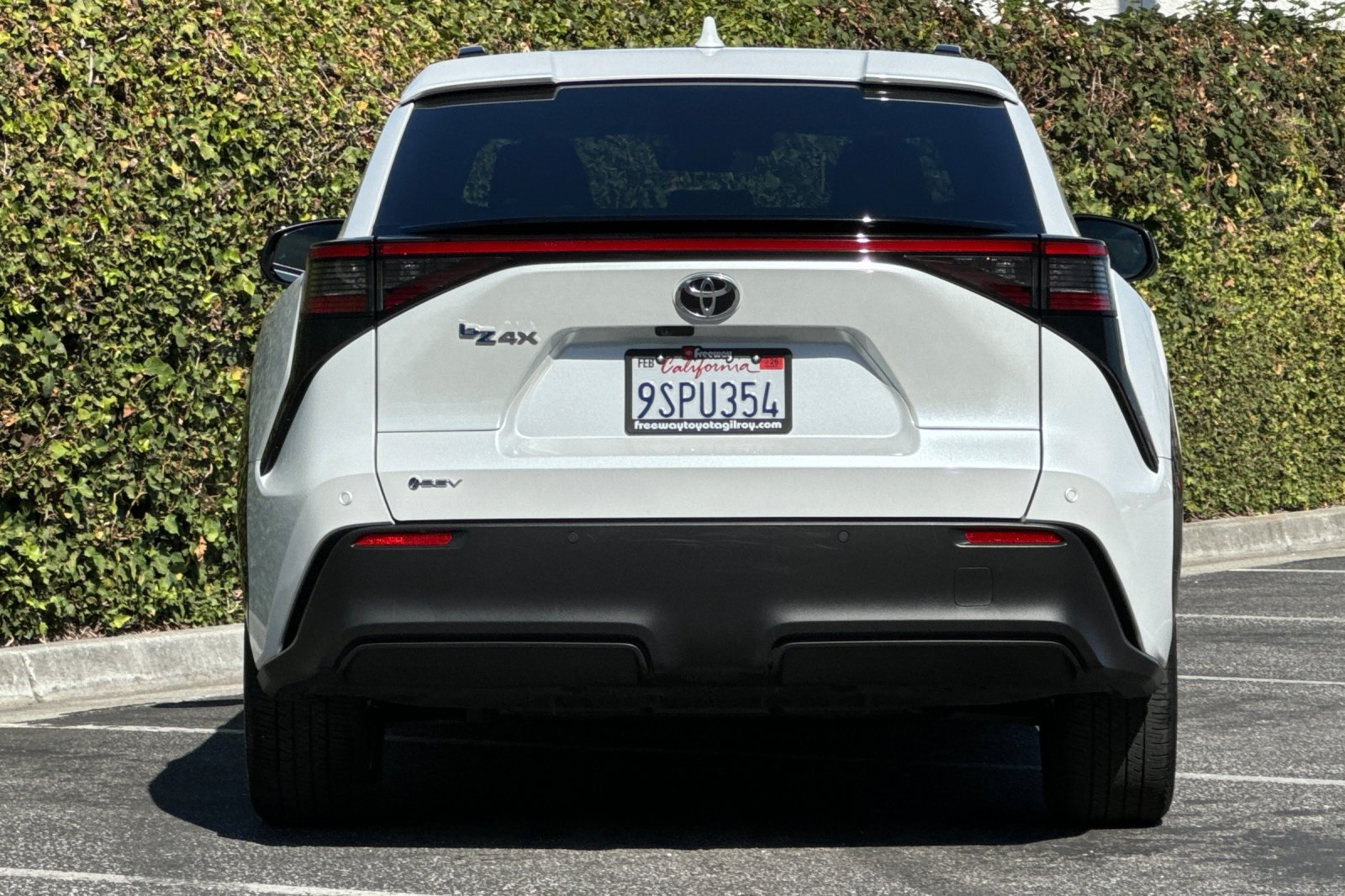 2025 Toyota bZ4X XLE photo 5