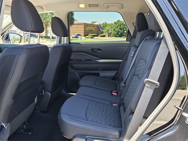2025 Nissan Pathfinder SV photo 6